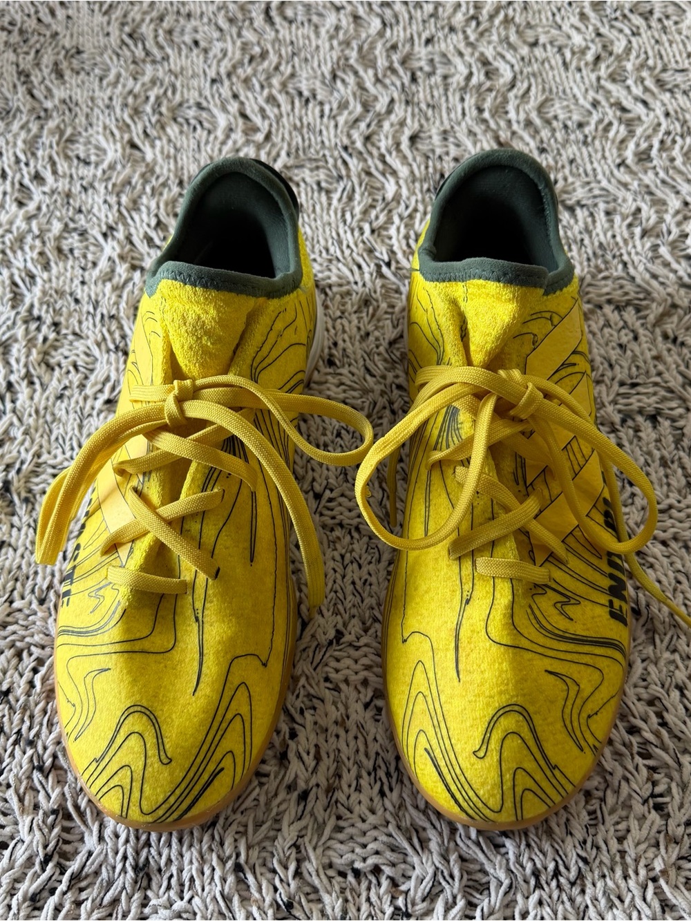 Adidas men /teen Yellow Lace-Up Sneakers with Black Accent